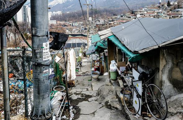 图揭韩国穷人的悲惨生活 不输印度贫民窟